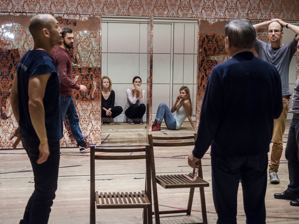 Próby KORDIANA: Tomasz Wygoda (choreografia), Marcin Przybylski, Dominika Kluźniak (Wioletta), Joanna Gryga (Wioletta), Milena Suszyńska (Wioletta), Jan Englert (reżyser), Paweł Paprocki. Fot. Tomasz Urbanek / East News