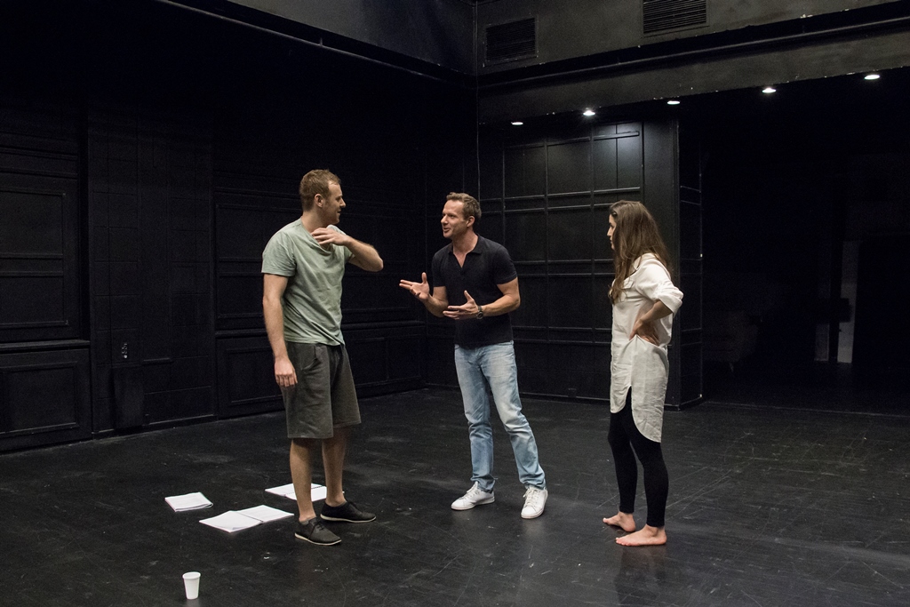 Próby TCHNIENIA: Mateusz Rusin, Grzegorz Małecki (reżyser), Justyna Kowalska. Fot. Zbigniew Lisiecki / Teatr Narodowy