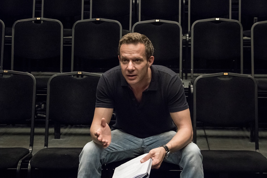 Próby TCHNIENIA: Grzegorz Małecki (reżyser). Fot. Zbigniew Lisiecki / Teatr Narodowy