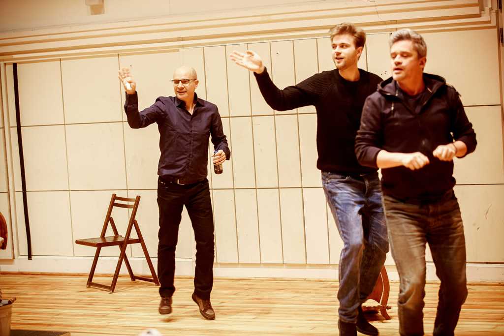 Próby UŁANÓW: Piotr Cieplak (reżyser), Hubert Paszkiewicz (Lubomir), Piotr Grabowski (Major). Fot. Krzysztof Bieliński